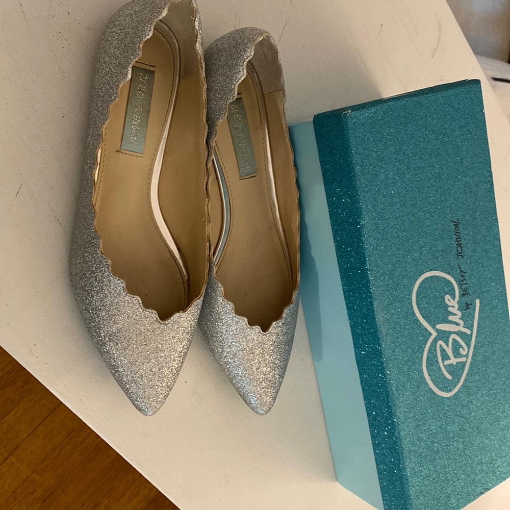 Betsey Johnson SB Cake Flats Silver Bridal 8.5